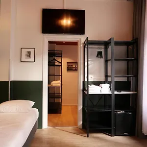 Weber Hotel 117 Отель